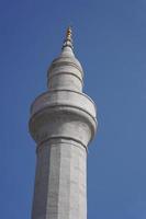 vecchio minareto nel Istanbul, turkiye foto