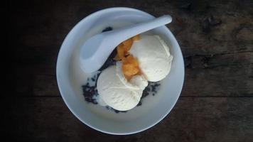 bubur ketan hitam o nero appiccicoso riso porridge foto