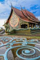tempio di wat phu prao a ubon ratchathani, thailandia