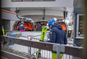 il inverno sciare ricorrere nel quale il neve cascate sciare ricorrere nel Basso tatra Basso tatra, slovacchia, sk, 2023 foto