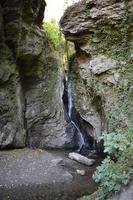 waterfal vicino bernkastel spunti, in esecuzione Basso nel estate foto