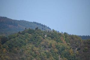 foresta collina con un' Torre foto