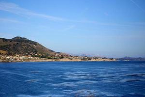 vista della spiaggia di avila in california foto