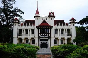 ya Le monumento nel davanti di sanam chandra palazzo dove è un' famoso punto di riferimento di nakhon pathom Provincia Tailandia. foto