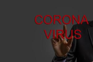 Immagine di uomo d'affari toccante corona virus mettere in guardia icona foto