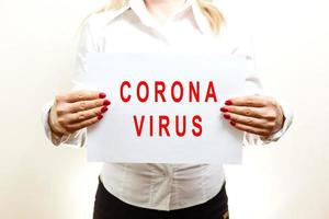 coronavirus - nCoV-2019. manoscritto testo con nCoV-2019, coronavirus, mers-cov. Cinese coronavirus scoppio. mers-CoV mezzo est respiratorio sindrome coronavirus. rosso sfondo foto