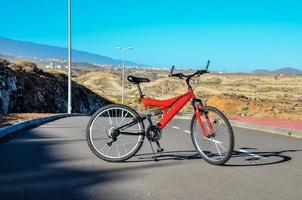 rosso montagna bicicletta foto