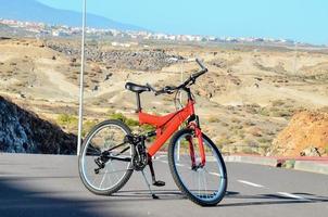 rosso montagna bicicletta foto