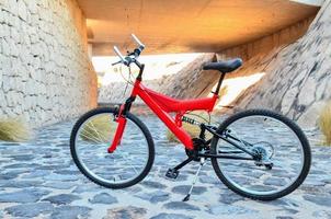 rosso montagna bicicletta foto