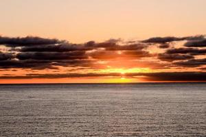 tramonto sul mare foto