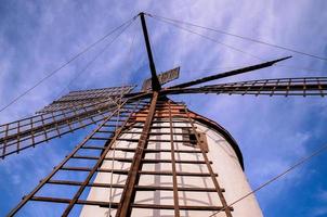 tradizionale mulino a vento su tenerife foto