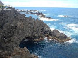 vista della costa di madeira foto