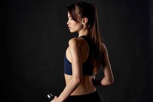 allegro donna allenarsi esercizio fitness stile di vita bodybuilder foto