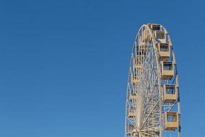 superiore di Ferris ruota contro blu cielo nel kyiv foto