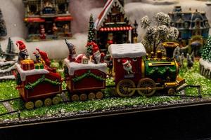 Natale decorazione giocattolo verde Babbo Natale treno con elfi foto