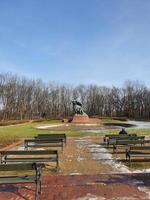 paesaggio con varsavia tritare monumento nel presto primavera su un' soleggiato giorno foto