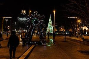 originale Natale illuminazione a notte nel il spagnolo città di saragozza foto