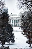 inverno Visualizza di belweder palazzo nel varsavia nel Polonia, gelido inverno neve giorno foto