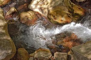 un' naturale selvaggio paesaggio nel il Turco montagne con un interessante cascata e il sapadere canyon foto