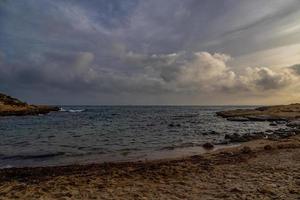 paesaggio di il lungomare di alicante Spagna su un' caldo soleggiato autunno giorno foto