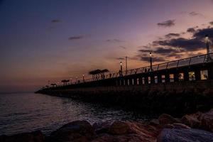 l tramonto paesaggio di alicante Spagna con molo foto