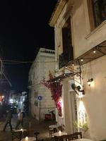 Atene notte con monastiraki piazza e vecchio plaka acropoli collina su piede a piedi esplorando Grecia grande dimensione alto qualità stampe foto
