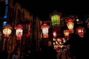 notte Visualizza di bellissimo canale nel acqua cittadina nel meridionale Cina foto