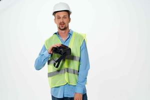 uomo nel Lavorando uniforme costruzione virtuale la realtà bicchieri ingegnere foto