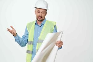 uomo nel costruzione uniforme professionale lavoro isolato sfondo foto