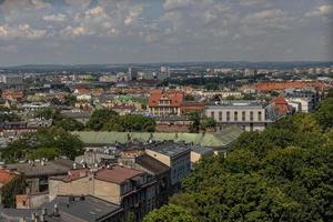 Visualizza di il vecchio cittadina di Cracovia nel Polonia su un' prestato giorno a partire dal il cattedrale Torre foto