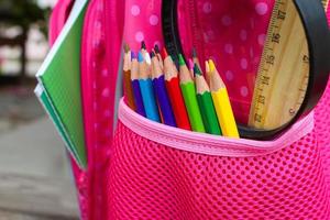 Stazionario oggetti. scuola forniture siamo nel scuola zaino. tonica Immagine. foto