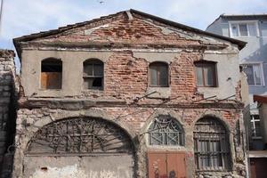 vecchio edificio nel fener quartiere, Istanbul, turkiye foto
