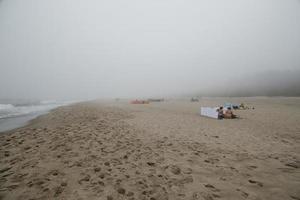 spiaggia paesaggio su il baltico mare nel Polonia durante il brezza foto