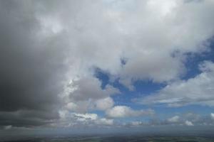 drammatico e pioggia nuvole al di sopra di Inghilterra foto