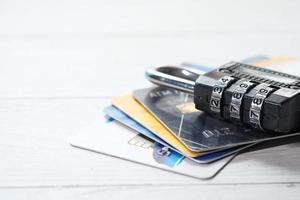 lucchetto sulle carte di credito foto