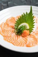 sashimi di salmone fresco crudo foto
