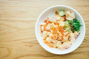 ciotola di riso sashimi foto