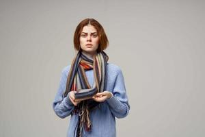 donna collo sciarpa freddo fazzoletto isolato sfondo foto