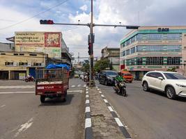 un' Visualizza di traffico nel surabaya, Indonesia foto