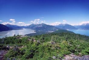 panoramico Visualizza in cima un' montagna su il alaska costa foto