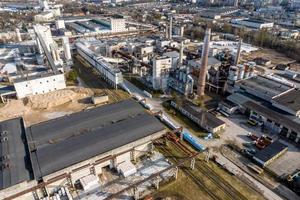 aereo panoramico Visualizza di tubi come di un vecchio abbandonato fabbrica foto