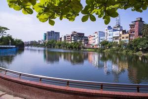 paesaggio Visualizza di lago nel rasel parco narayangonj città, bangladesh foto