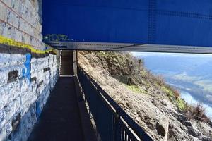 modo sotto un autostrada tedesca ponte foto