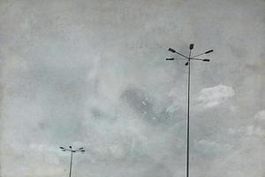 strada volante con un' strutturato cielo sfondo foto