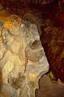 interessante originale grotta nel il Turco montagne con stalattiti e stalagmiti la creazione di il sfondo foto