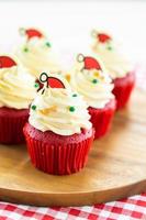 dessert dolce con velluto rosso cupcake foto