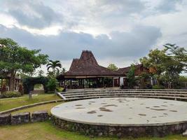 magelang, Indonesia 3 aprile 2023 - balcone giardino edificio nel magelang per rilassare nel il pomeriggio foto