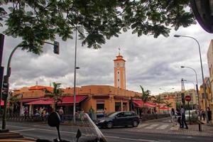 interessante colorato vacanza case nel il strade di il spagnolo città di sanca Cruz nel tenerife foto