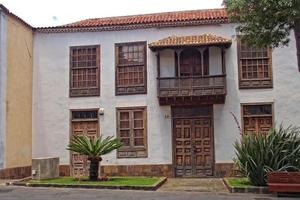 strade con storico edifici su il spagnolo canarino isola tenerife nel il ex capitale foto