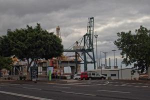 interessante colorato vacanza case nel il strade di il spagnolo città di sanca Cruz nel tenerife foto